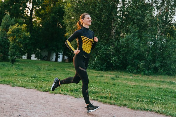 Quelle est la meilleure façon de porter des vêtements de sport au quotidien sans perdre en élégance ?