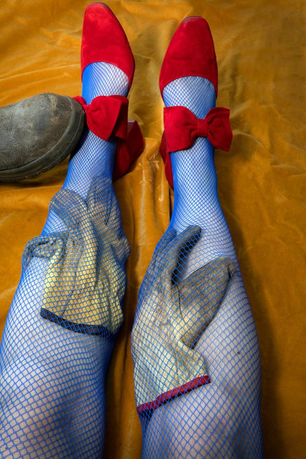 Comment marier des chaussures en velours avec des tenues de soirée pour un look sophistiqué?